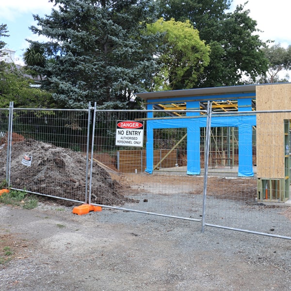 do you deliver and set up temporary fencing and what's the cost for these services in Tri-City Oregon